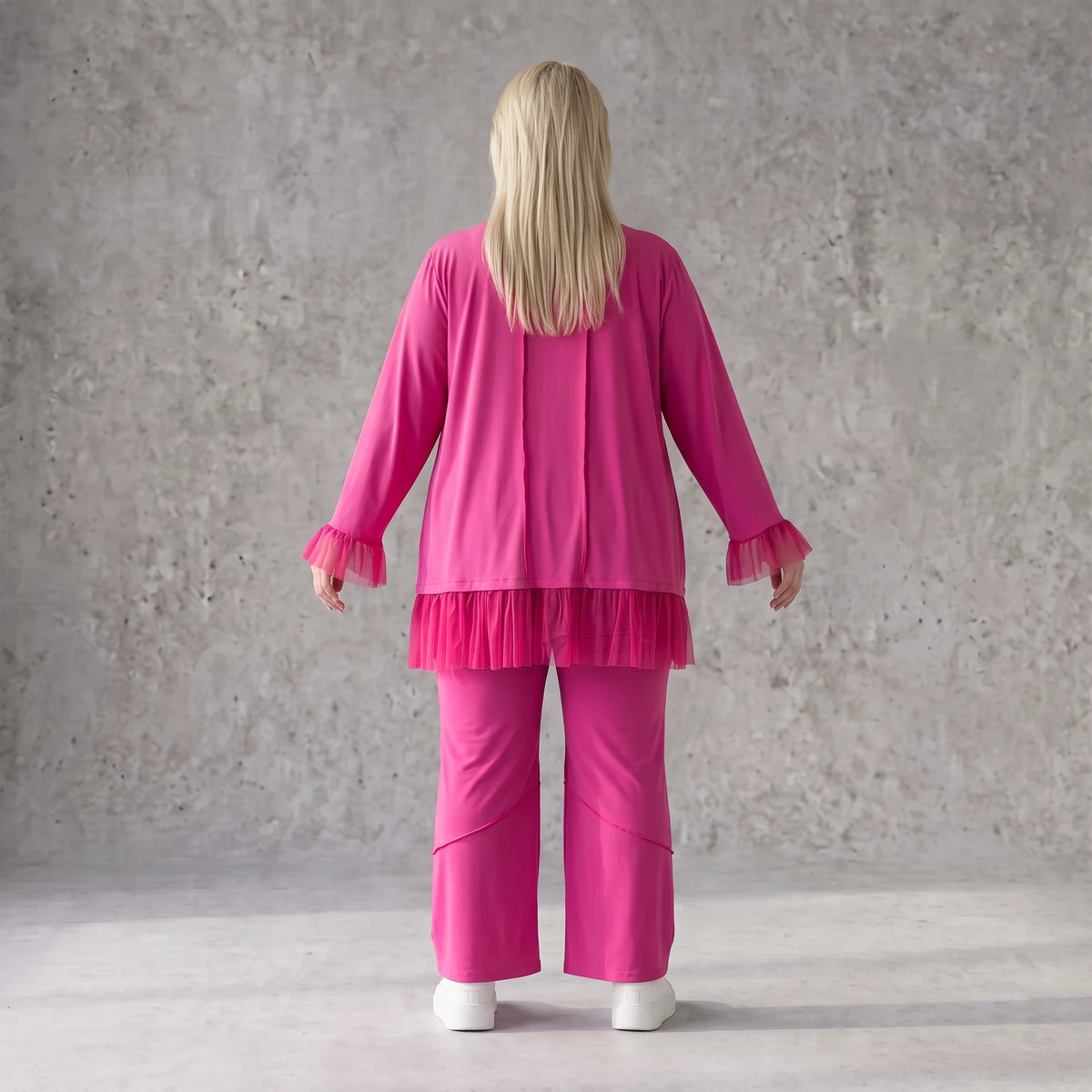 Fuchsia Stretchhose aus Travellergewebe mit geradem Bein Zierklappen und Overlocknaht