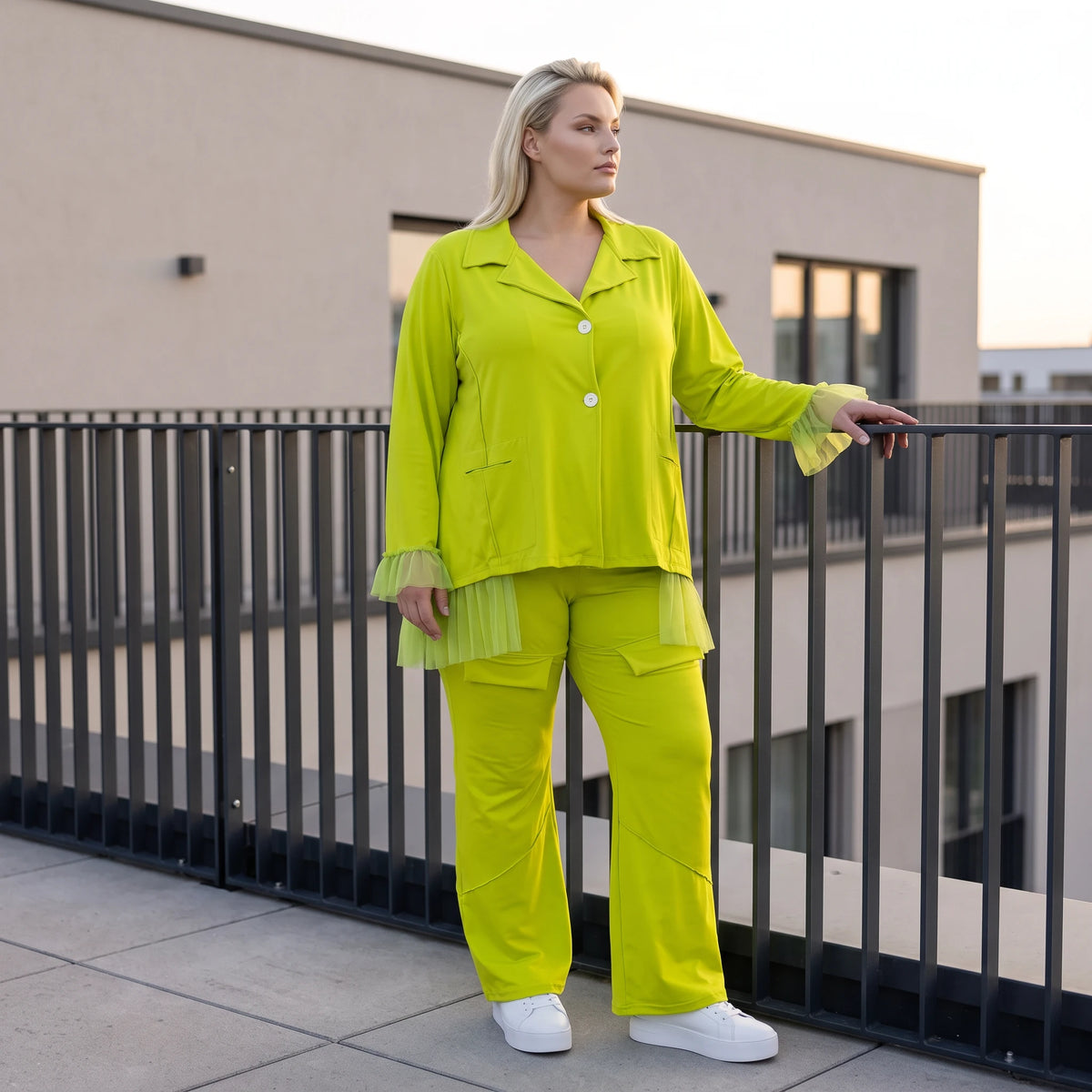 Limette Travellerbluse in A-Linie mit Hemdkragen locker fallend formstabil bequem sanft