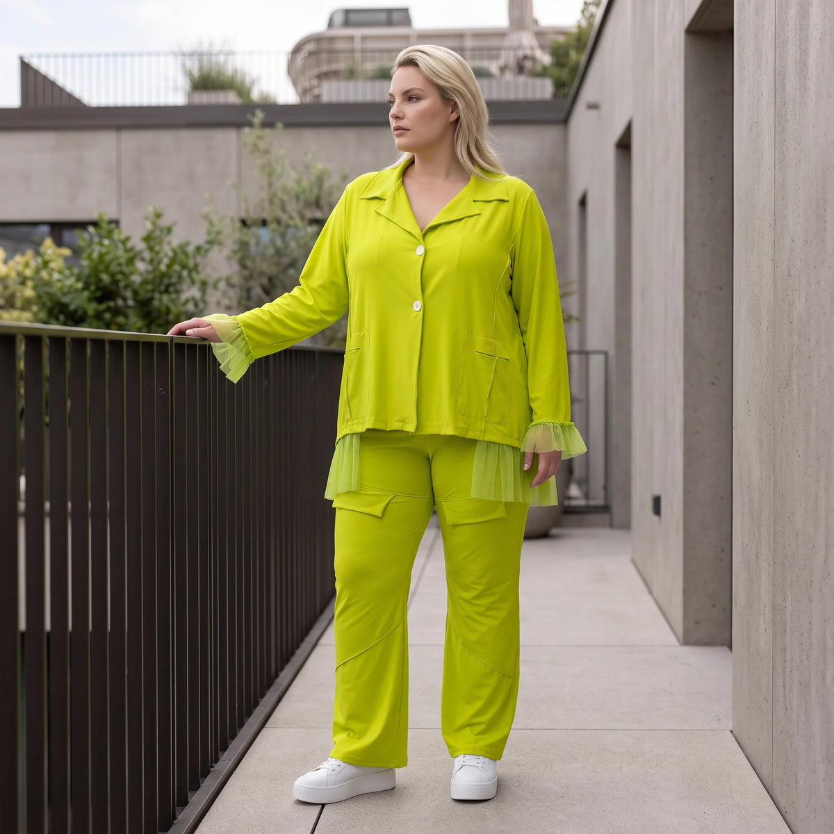 Limette Travellerbluse in A-Linie mit Hemdkragen locker fallend formstabil bequem sanft