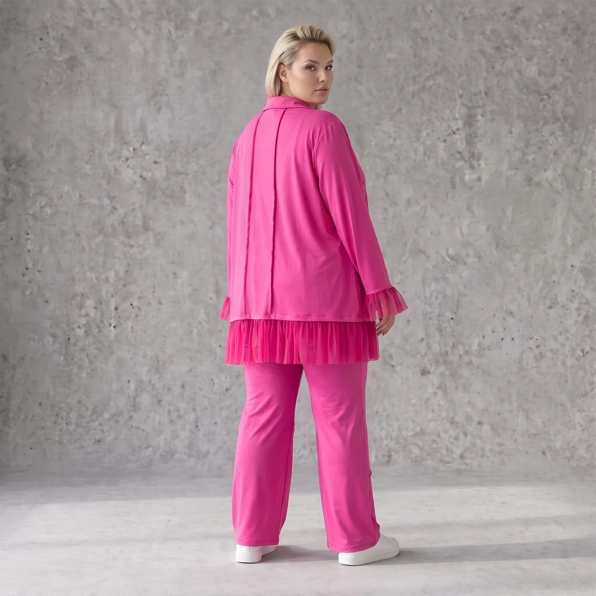 Fuchsia Travellerbluse mit Tüllbesatz und Overlocknaht leichte knitterarme Hemdbluse