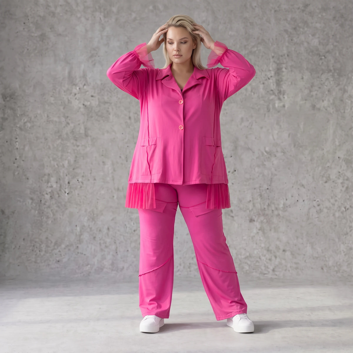Fuchsia Travellerbluse mit Tüllbesatz und Overlocknaht leichte knitterarme Hemdbluse