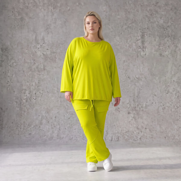 Limettengrünes Langarmshirt in Travellerqualität mit kastigem Schnitt und Tunnelzugsaum