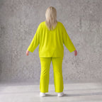 Limettengrünes Langarmshirt in Travellerqualität mit kastigem Schnitt und Tunnelzugsaum