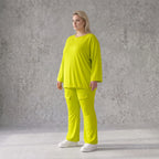 Limettengrünes Langarmshirt in Travellerqualität mit kastigem Schnitt und Tunnelzugsaum
