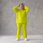 Limettengrünes Langarmshirt in Travellerqualität mit kastigem Schnitt und Tunnelzugsaum