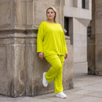 Limettengrünes Langarmshirt in Travellerqualität mit kastigem Schnitt und Tunnelzugsaum