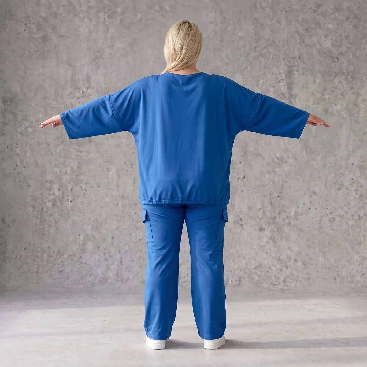 Royalblaues Langarmshirt in Travellerqualität mit Stretch kastigem Schnitt und Tunnelzug