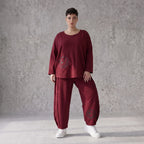 Weinrote Ballonhose aus French Terry mit Smiley-Print Biesennähten und softem Komfort