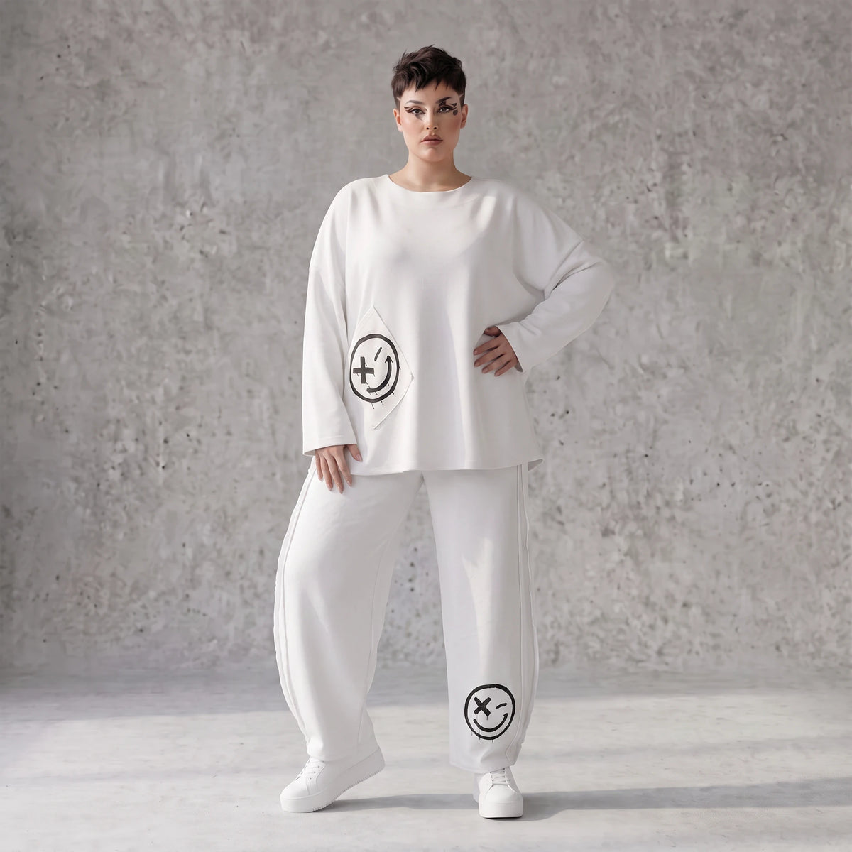 Snowwhite Ballonhose aus French Terry mit Smileydruck Biesennähten und bequemem Dehnbund
