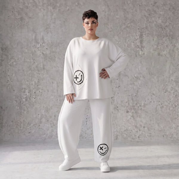 Snowwhite Ballonhose aus French Terry mit Smileydruck Biesennähten und bequemem Dehnbund