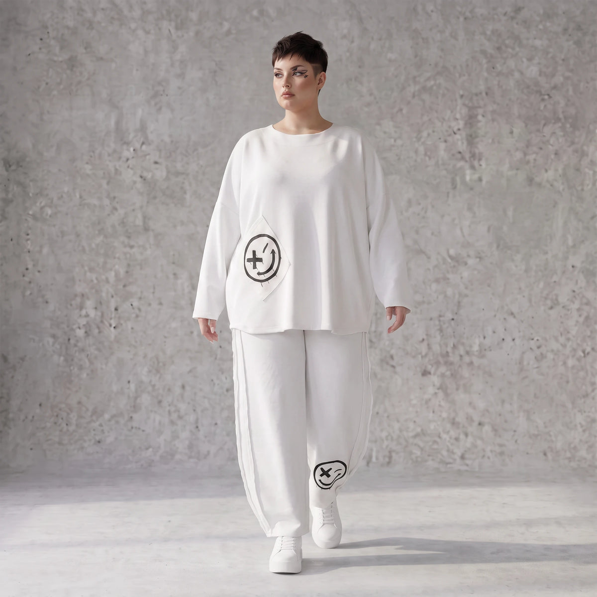 Snowwhite Ballonhose aus French Terry mit Smileydruck Biesennähten und bequemem Dehnbund