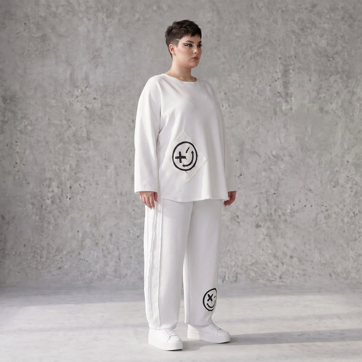 Snowwhite Ballonhose aus French Terry mit Smileydruck Biesennähten und bequemem Dehnbund