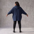 Dunkelblaues Kapuzensweatshirt mit Leoprint aus French Terry mit gerader Silhouette