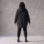 Schwarzer Kapuzenpulli mit Leo Print aus softem French Terry mit Kapuze Seitentaschen