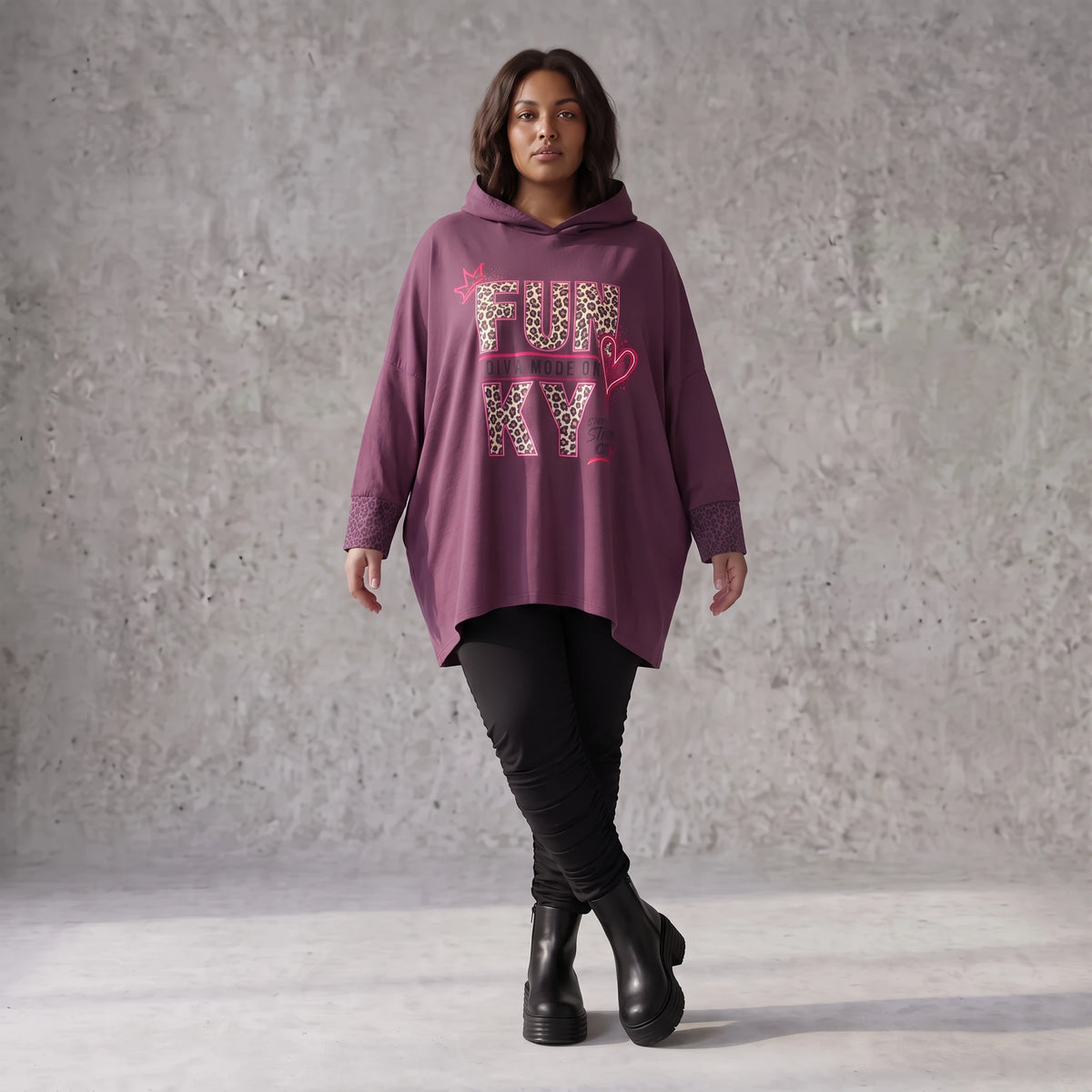 Fliederner Kapuzenpullover mit Leoprint aus French Terry mit Stretch und Seitentaschen