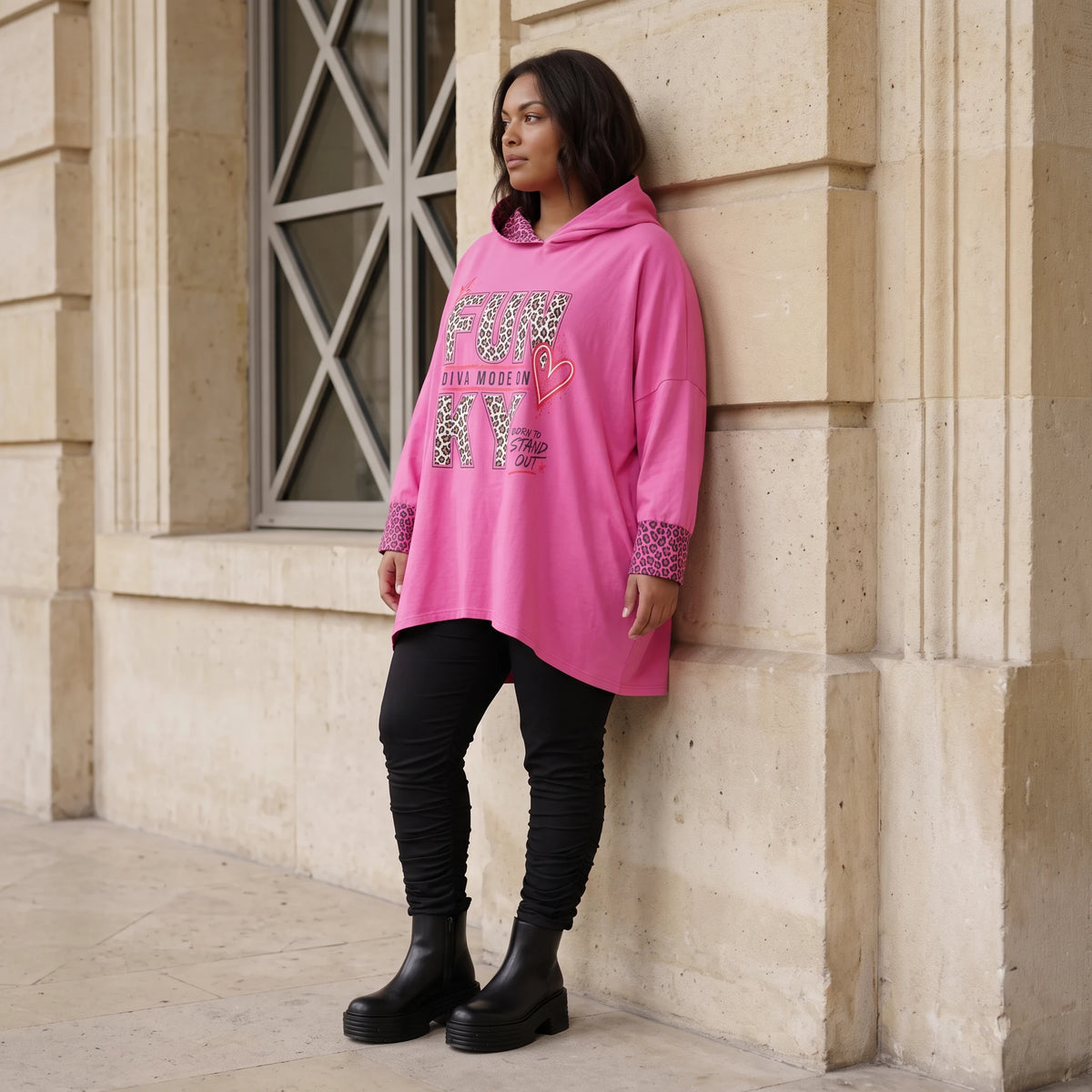 Pinke Leoprint Kapuzensweatjacke aus Baumwollmix mit French Terry und verlängertem Rücken