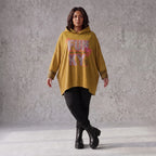 Kapuzensweatshirt in Camel mit Leoprint aus French Terry in gerader Form länger hinten