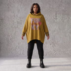Kapuzensweatshirt in Camel mit Leoprint aus French Terry in gerader Form länger hinten