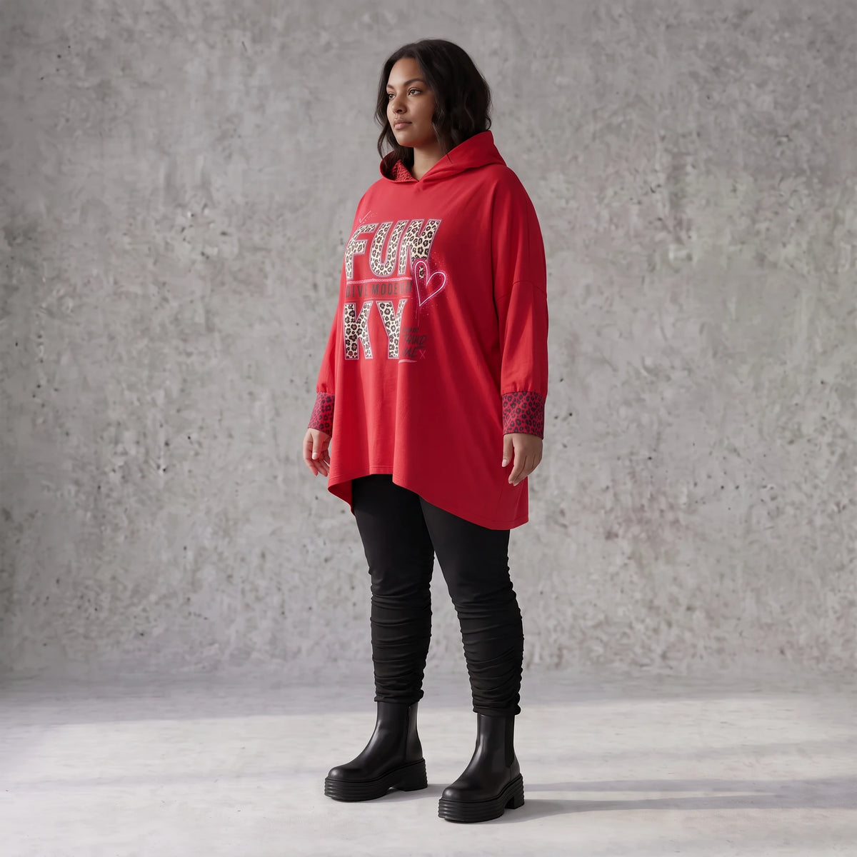 Roter Kapuzenpullover aus French Terry mit Leoprint Seitentaschen und Vokuhilasaum