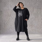 Kleid in OldBlack aus weichem French Terry in Ballonform mit Rundhalsausschnitt Langarm