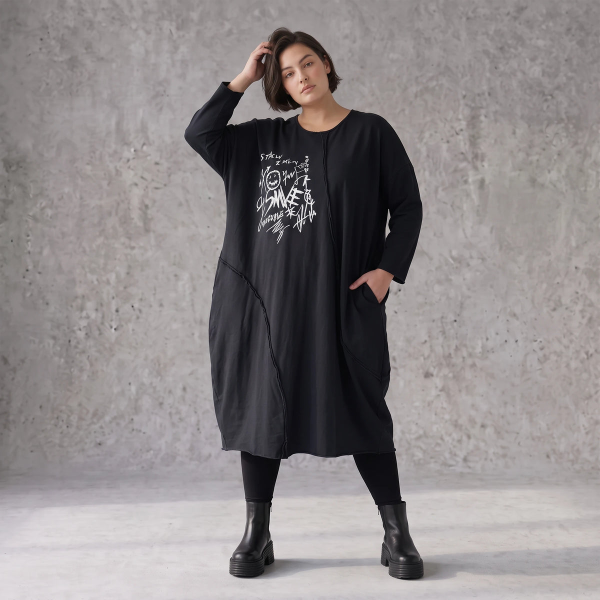 Kleid in OldBlack aus weichem French Terry in Ballonform mit Rundhalsausschnitt Langarm