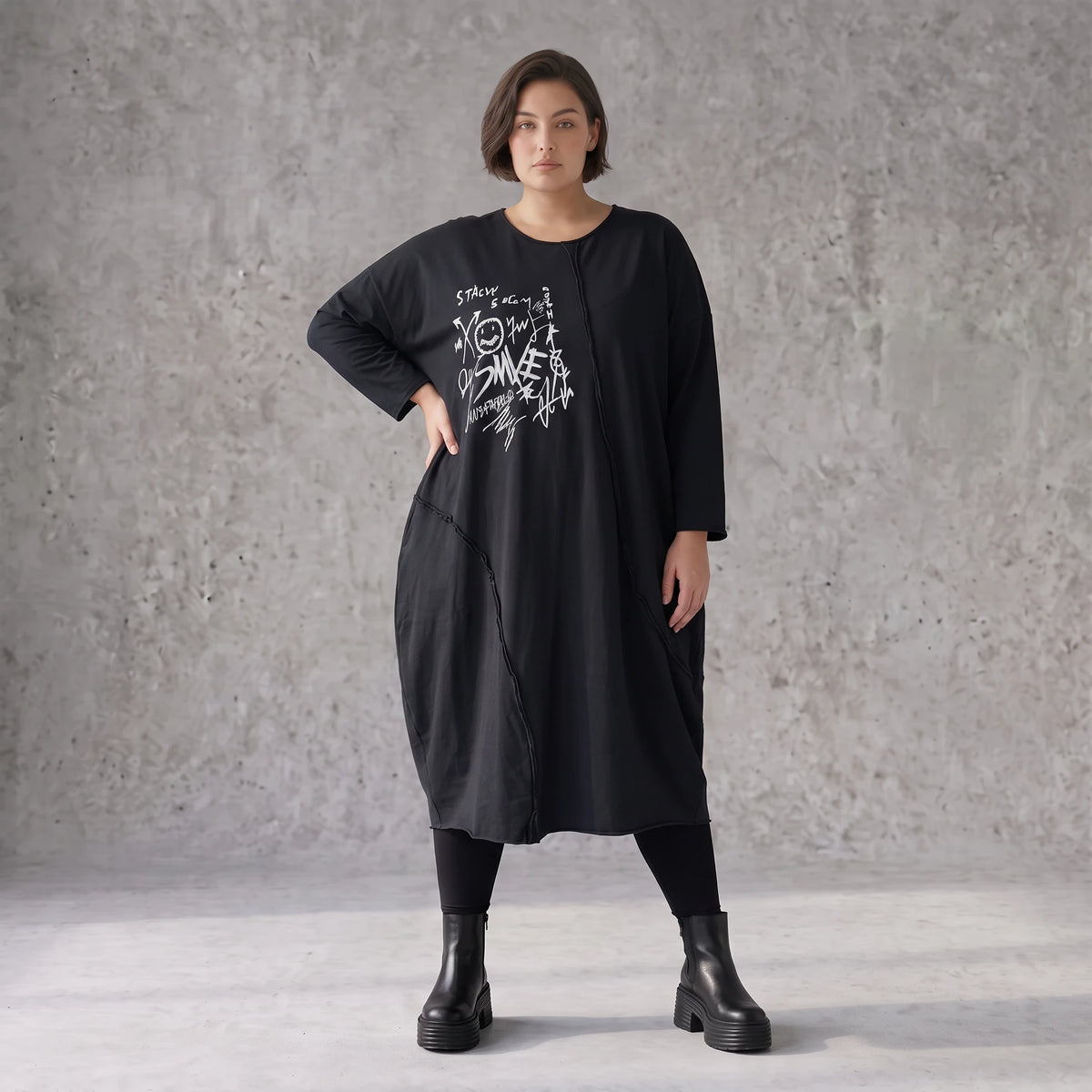 Kleid in OldBlack aus weichem French Terry in Ballonform mit Rundhalsausschnitt Langarm