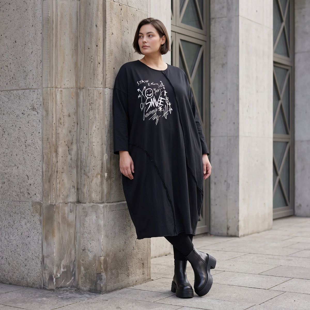 Kleid in OldBlack aus weichem French Terry in Ballonform mit Rundhalsausschnitt Langarm