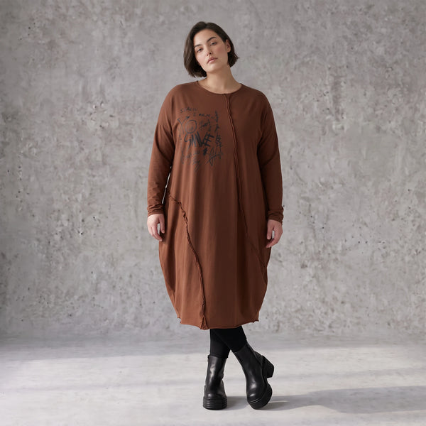 Ballonkleid in OldBrown aus weichem French Terry mit Faltennahtmuster und langen Ärmeln