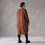Ballonkleid in OldBrown aus weichem French Terry mit Faltennahtmuster und langen Ärmeln