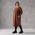 Ballonkleid in OldBrown aus weichem French Terry mit Faltennahtmuster und langen Ärmeln