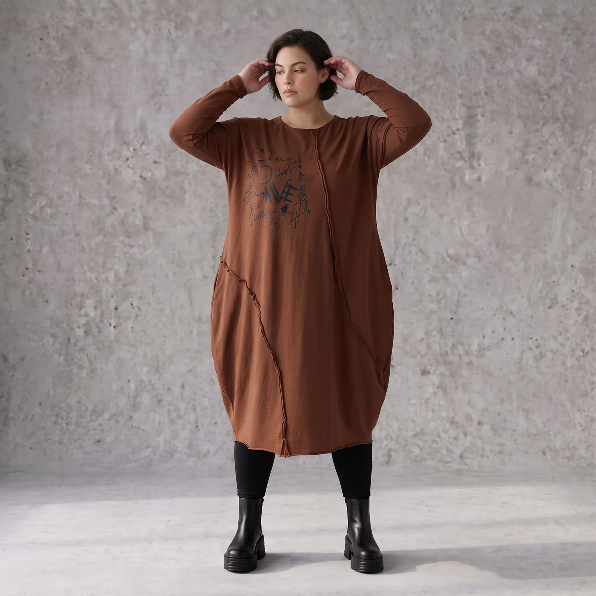 Ballonkleid in OldBrown aus weichem French Terry mit Faltennahtmuster und langen Ärmeln