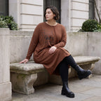Ballonkleid in OldBrown aus weichem French Terry mit Faltennahtmuster und langen Ärmeln