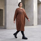 Ballonkleid in OldBrown aus weichem French Terry mit Faltennahtmuster und langen Ärmeln