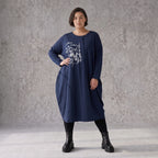 Kleid in verwaschenem Blau aus French Terry mit Ballonform Rundhals und Seitentaschen