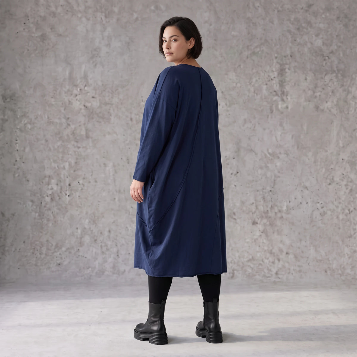 Kleid in verwaschenem Blau aus French Terry mit Ballonform Rundhals und Seitentaschen