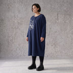 Kleid in verwaschenem Blau aus French Terry mit Ballonform Rundhals und Seitentaschen