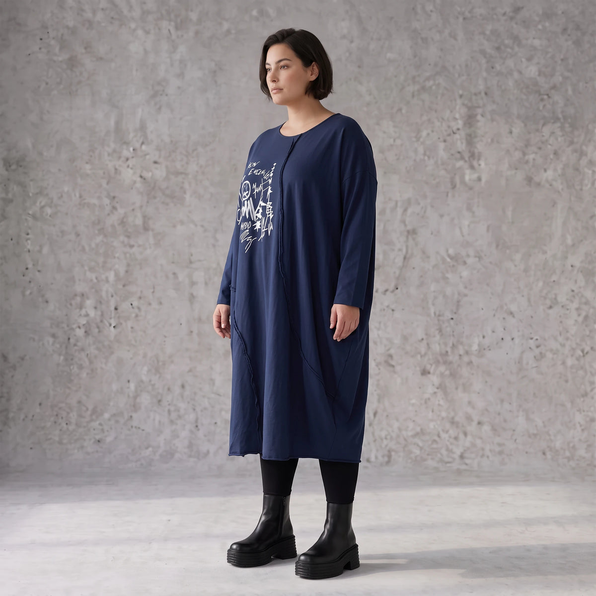 Kleid in verwaschenem Blau aus French Terry mit Ballonform Rundhals und Seitentaschen