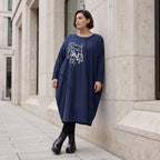 Kleid in verwaschenem Blau aus French Terry mit Ballonform Rundhals und Seitentaschen