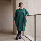 Ballonkleid in OldGreen aus French Terry mit Rundhals und Langarm mit Seitennahttaschen