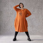 Rostbraunes Ballonkleid aus French Terry mit Stretch und Faltennaht in lässiger Form