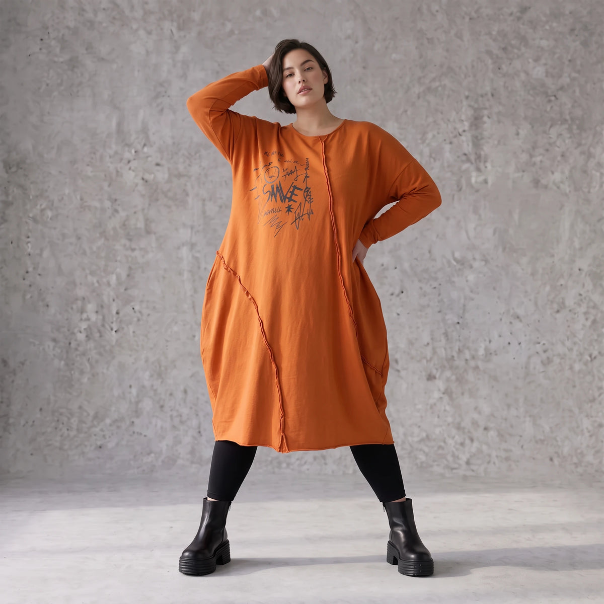 Rostbraunes Ballonkleid aus French Terry mit Stretch und Faltennaht in lässiger Form