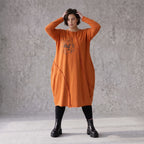 Rostbraunes Ballonkleid aus French Terry mit Stretch und Faltennaht in lässiger Form