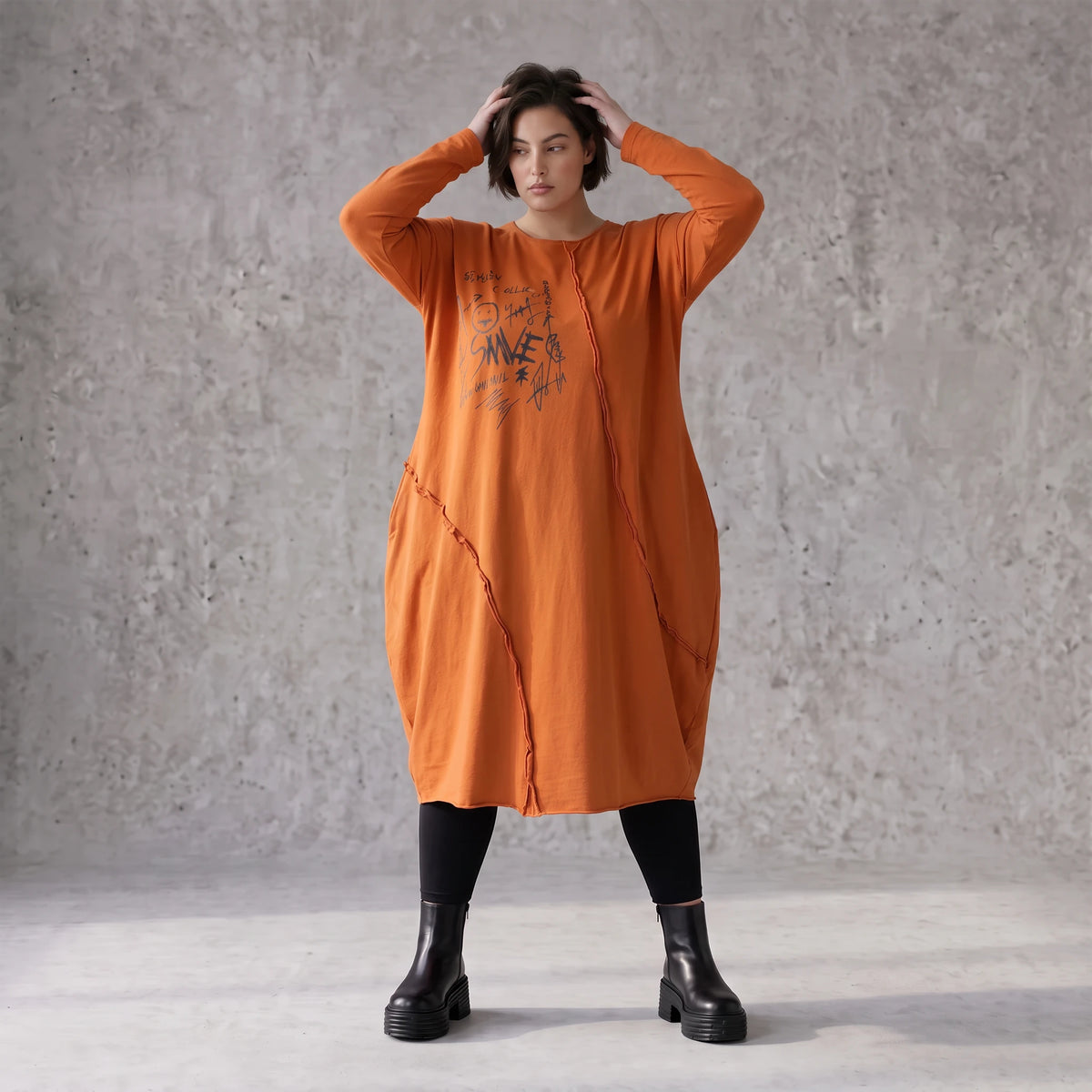 Rostbraunes Ballonkleid aus French Terry mit Stretch und Faltennaht in lässiger Form