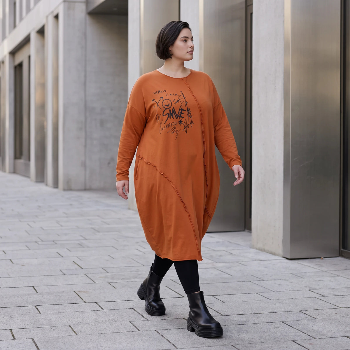 Rostbraunes Ballonkleid aus French Terry mit Stretch und Faltennaht in lässiger Form