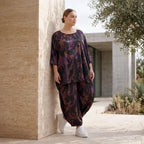 Bigshirt in A-Linie aus Satin mit Schwarz/Violett/Braun Print Rundhals und 7/8-Arm