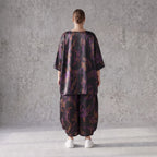 Bigshirt in A-Linie aus Satin mit Schwarz/Violett/Braun Print Rundhals und 7/8-Arm