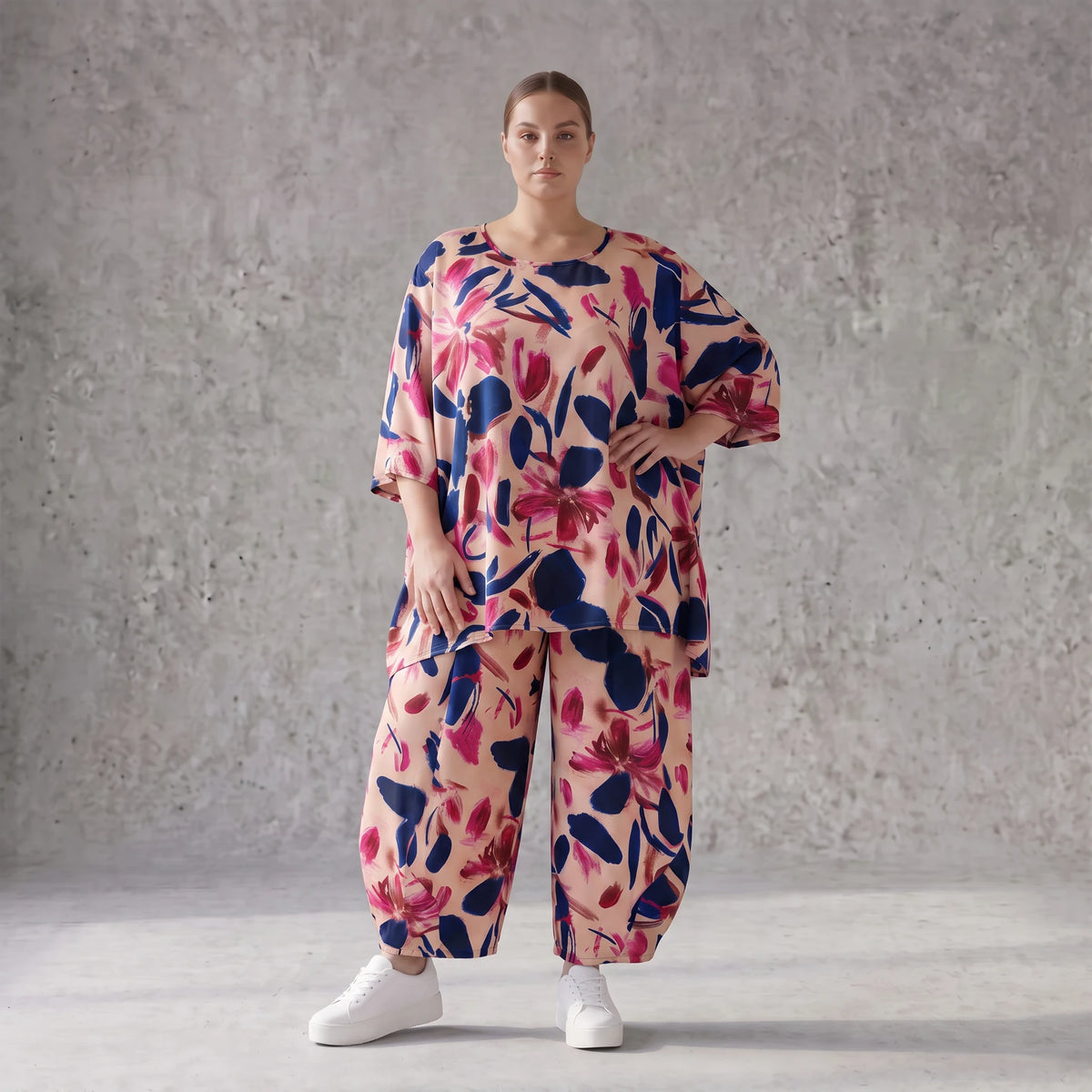Satinshirt in Rose/Blau/Pink mit floralem Print in A-Linie fließend und weich fallend
