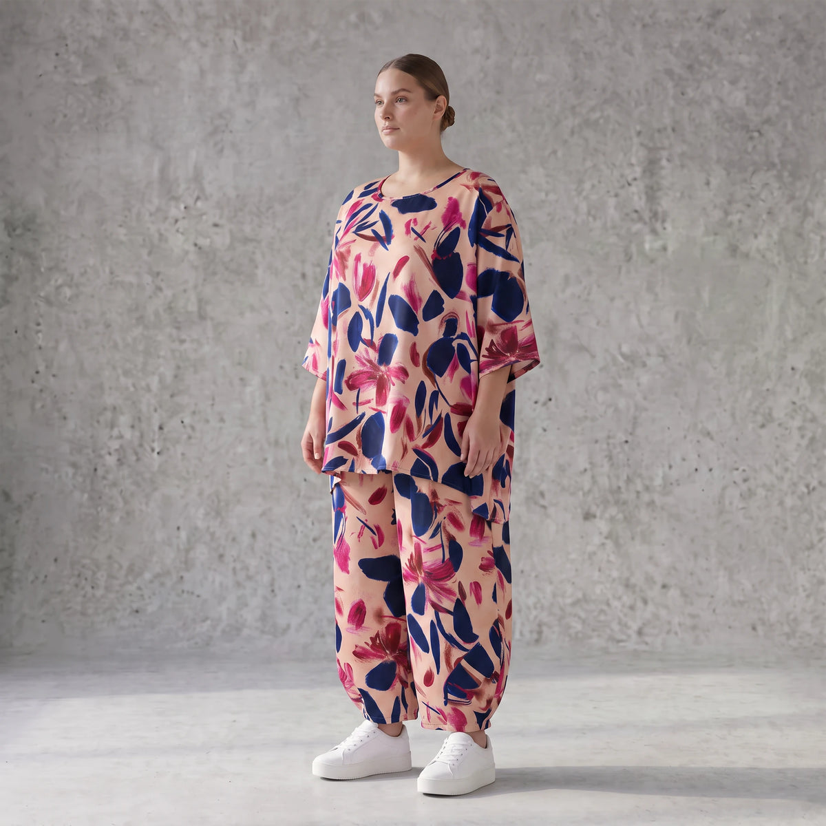Satinshirt in Rose/Blau/Pink mit floralem Print in A-Linie fließend und weich fallend