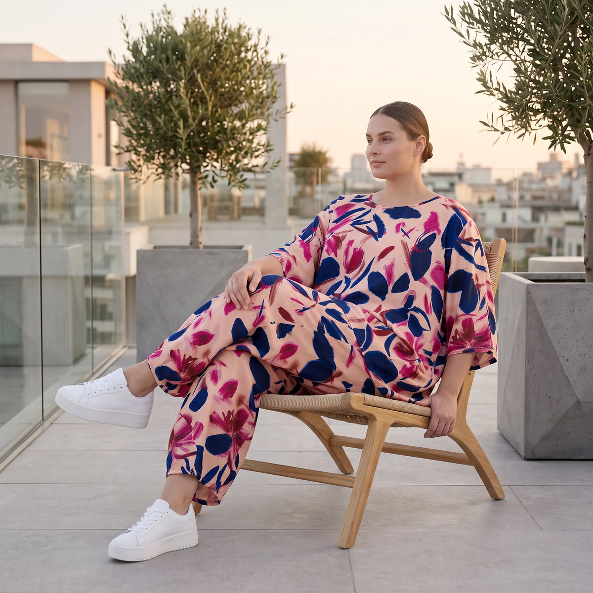 Satinshirt in Rose/Blau/Pink mit floralem Print in A-Linie fließend und weich fallend