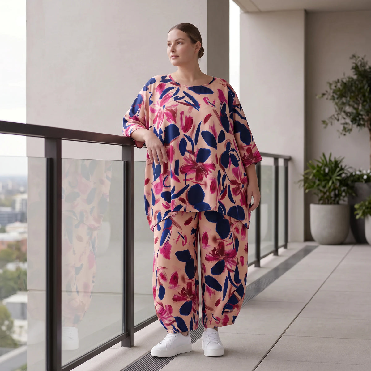 Satinshirt in Rose/Blau/Pink mit floralem Print in A-Linie fließend und weich fallend